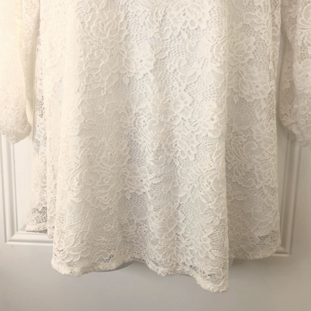 New Directions off-white fully lined lace 3/4 sleeve with ruching tunic - Picture 3 of 10
